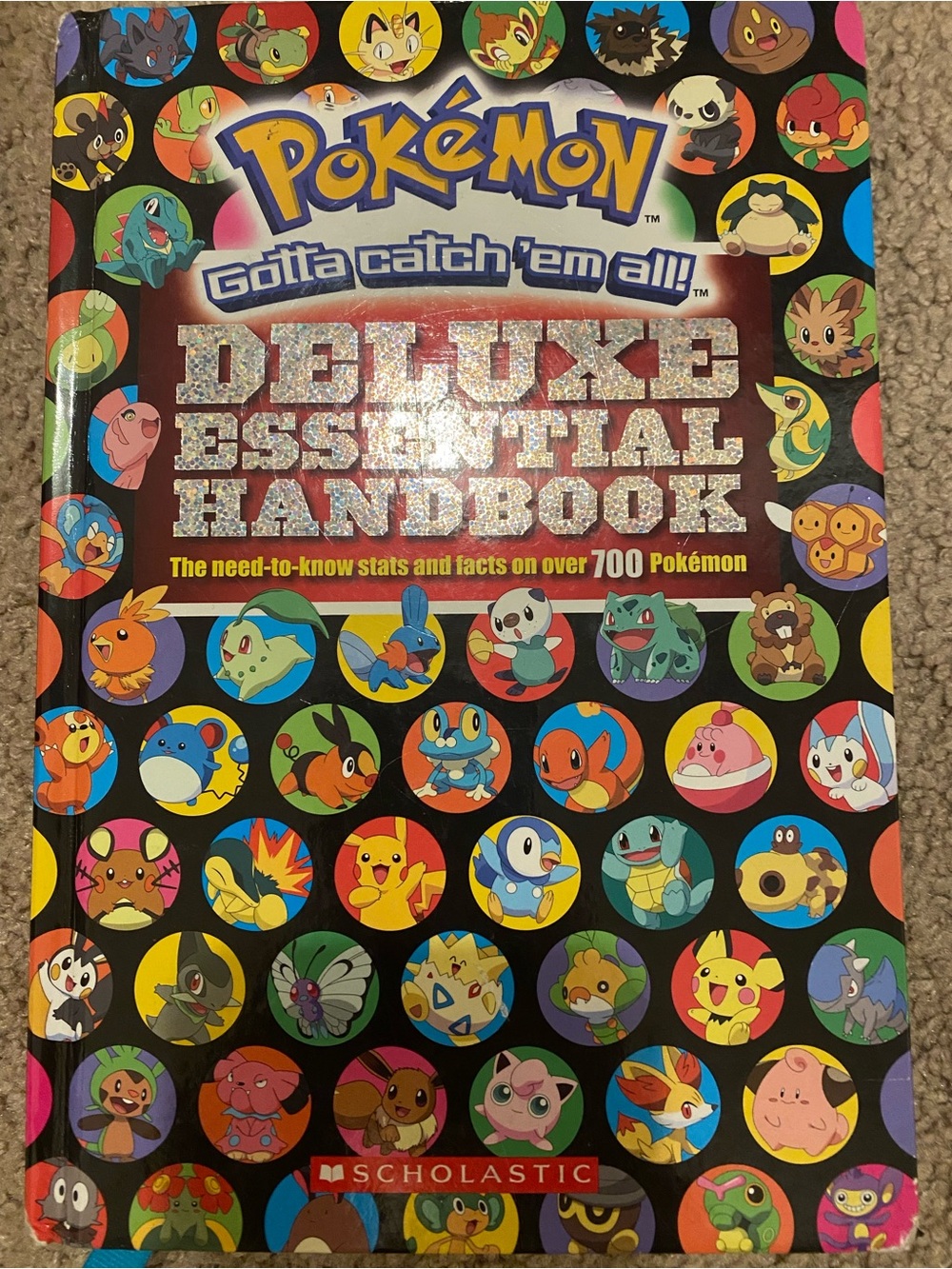 Pokémon Deluxe Essential Handbook - Colorful Pokémon Cover